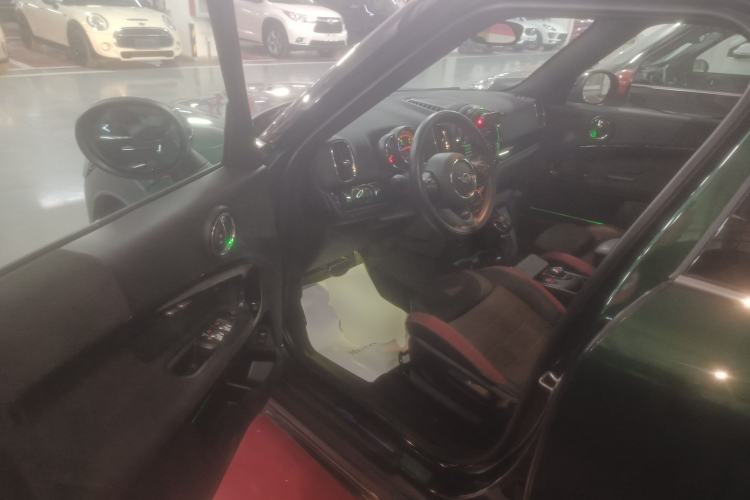 Used MINI Countryman 2018 1.5T COOPER ALL4 Racing Driver Interior 3