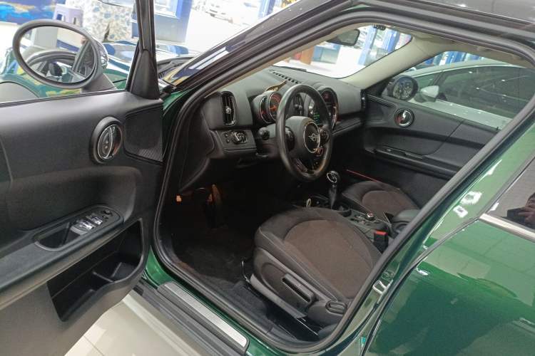 Used MINI Countryman 2018 1.5T COOPER Special Edition Interior 3