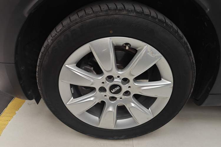 Used MINI Countryman 2018 1.5T COOPER ALL4 Classic Edition Left Front Wheel Hub