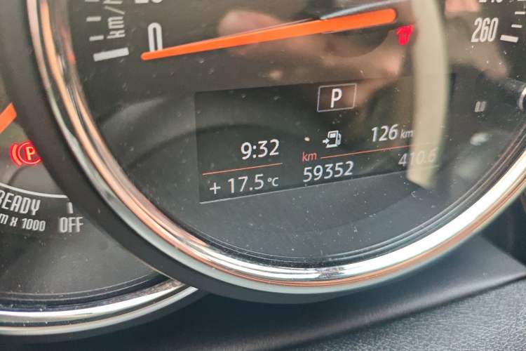 Used MINI Countryman 2018 1.5T COOPER Special Edition Odometer Close Up