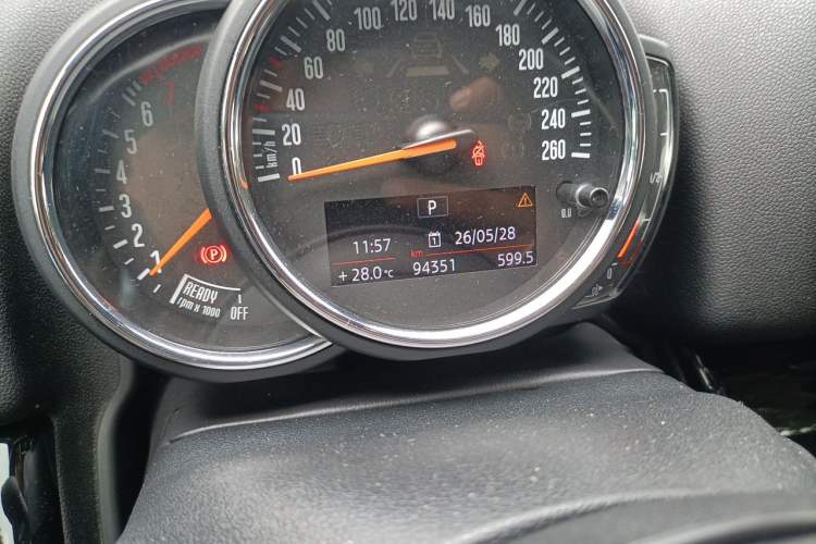 Used MINI Countryman 2018 1.5T COOPER Classic Edition Odometer Close Up