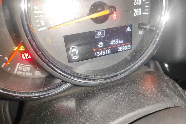 Used MINI Countryman 2018 1.5T COOPER ALL4 Racing Driver Odometer Close Up