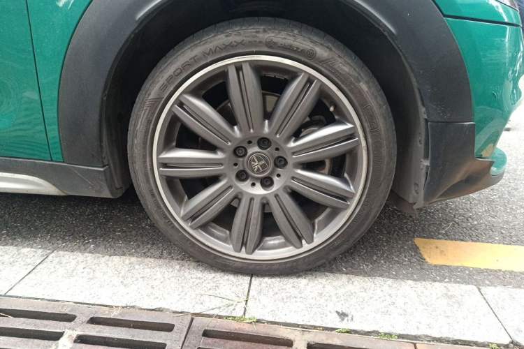 Used MINI Countryman 2018 2.0T COOPER S ALL4 Artist Right Front Wheel Hub