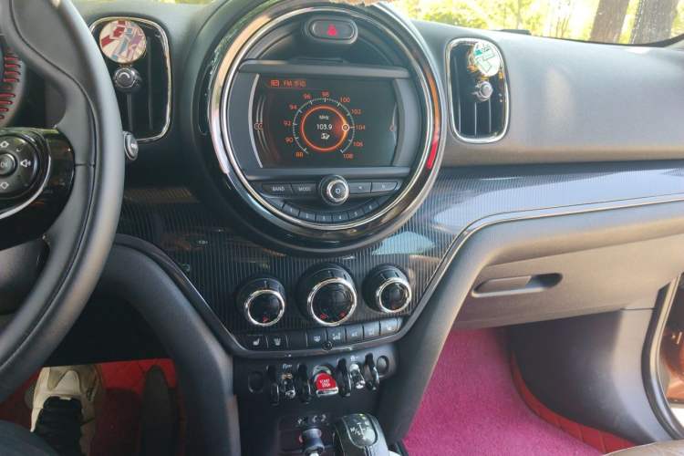 Used MINI Countryman 2018 2.0T COOPER S ALL4 Artist Audio And AC Panel