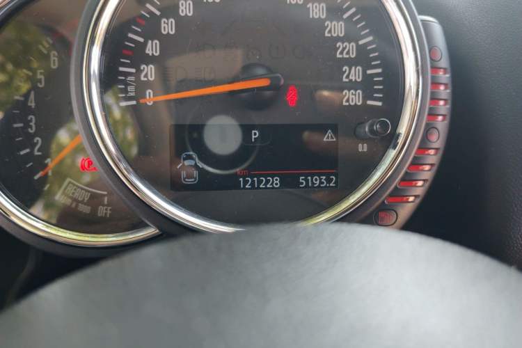 Used MINI Countryman 2018 2.0T COOPER S ALL4 Artist Odometer Close Up
