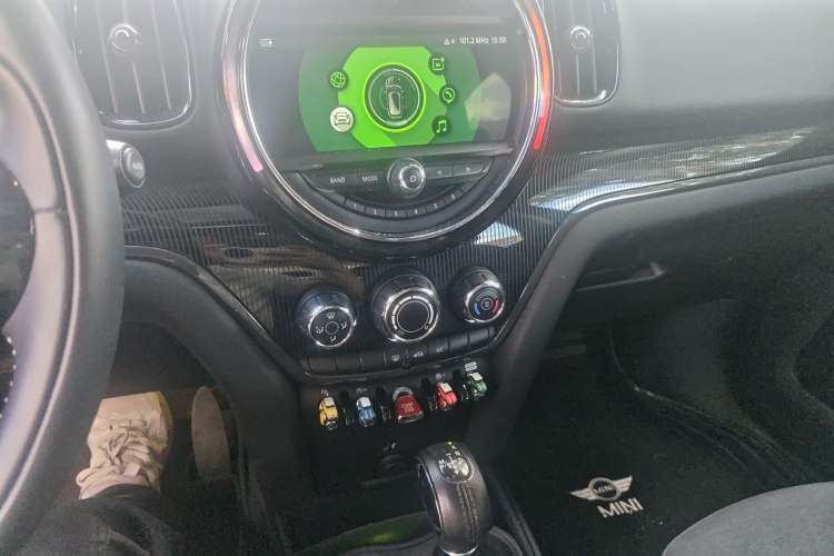 Used MINI Countryman 2018 1.5T COOPER Artist Audio And AC Panel