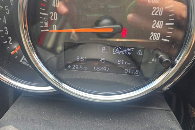 Used MINI Countryman 2018 1.5T COOPER Artist Odometer Close Up