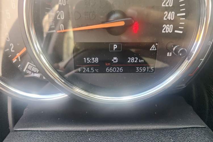 Used MINI Countryman 2018 1.5T COOPER Artist Odometer Close Up