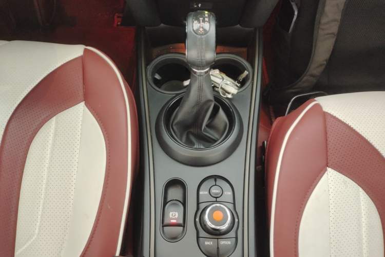 Used MINI Countryman 2018 1.5T COOPER Special Edition Gear Lever