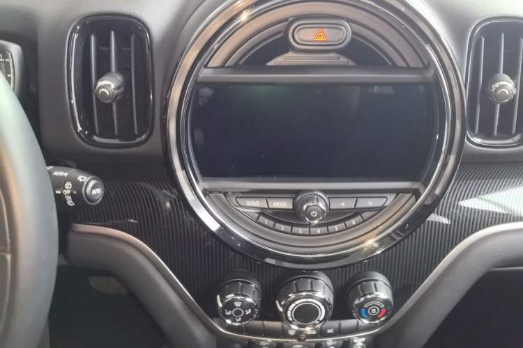 Used MINI Countryman 2018 1.5T COOPER ALL4 Artist Audio And AC Panel