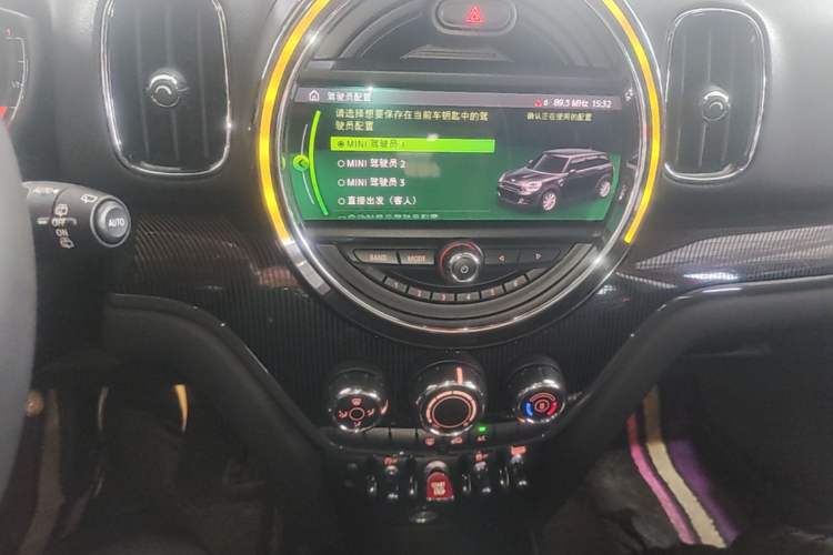 Used MINI Countryman 2018 1.5T COOPER ALL4 Artist Audio And AC Panel