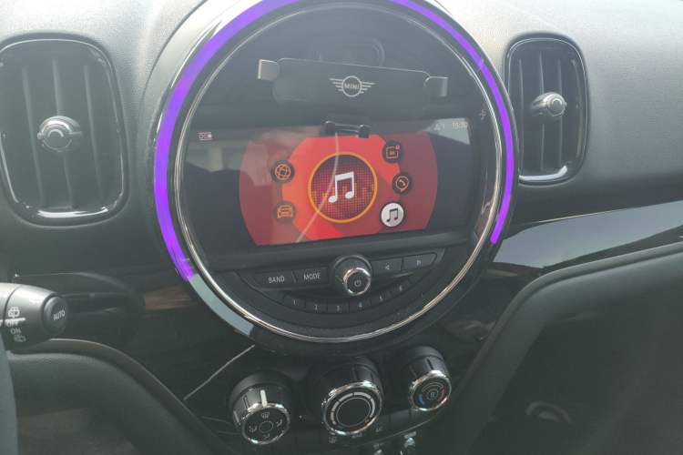 Used MINI Countryman 2018 1.5T COOPER Special Edition Audio And AC Panel