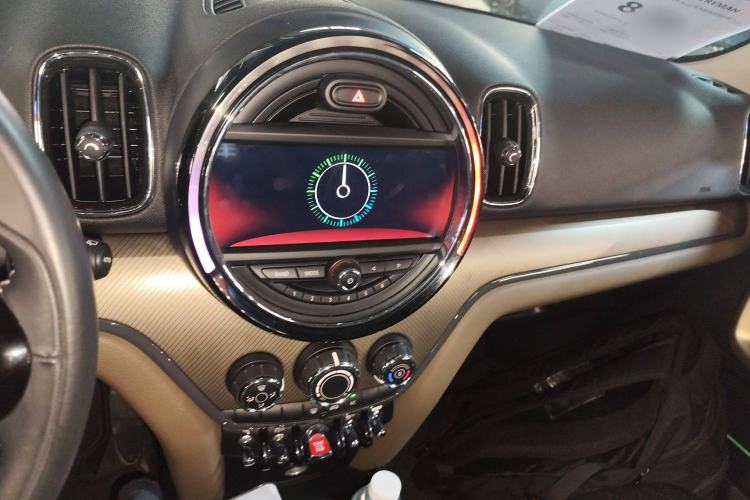 Used MINI Countryman 2018 1.5T COOPER ALL4 Artist Audio And AC Panel