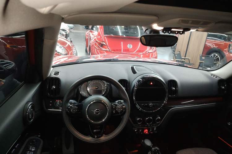 Used MINI Countryman 2018 1.5T COOPER Artist Center Console