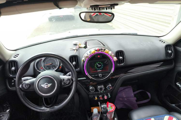 Used MINI Countryman 2018 1.5T COOPER ALL4 Classic Edition Center Console