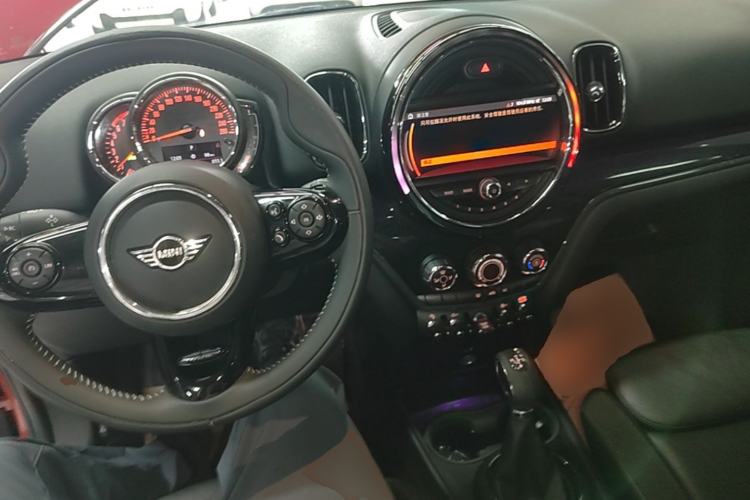 Used MINI Countryman 2018 1.5T COOPER ALL4 Artist Center Console