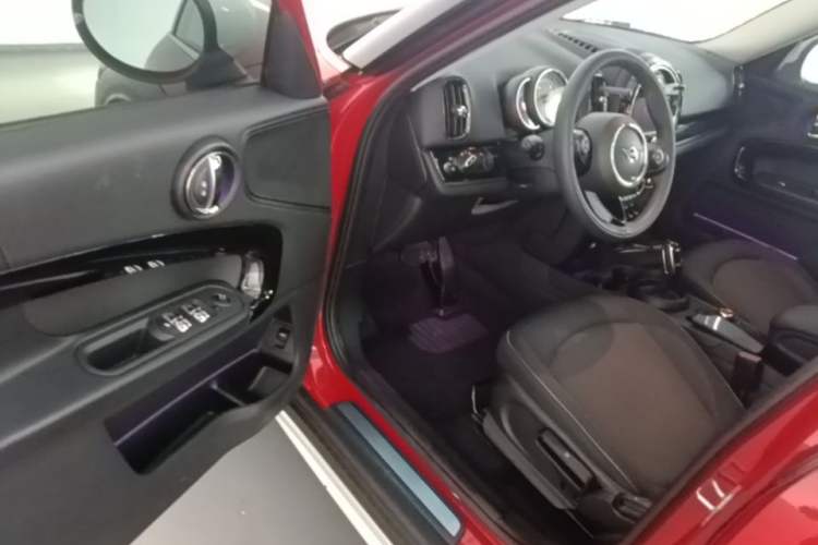 Used MINI Countryman 2018 1.5T COOPER Special Edition Driver Seat