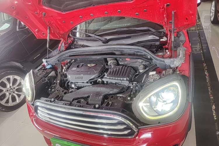 Used MINI Countryman 2018 1.5T COOPER ALL4 Artist Engine Bay