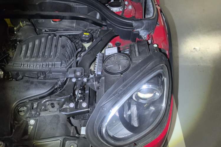 Used MINI Countryman 2018 2.0T COOPER S ALL4 Artist Engine Bay Left