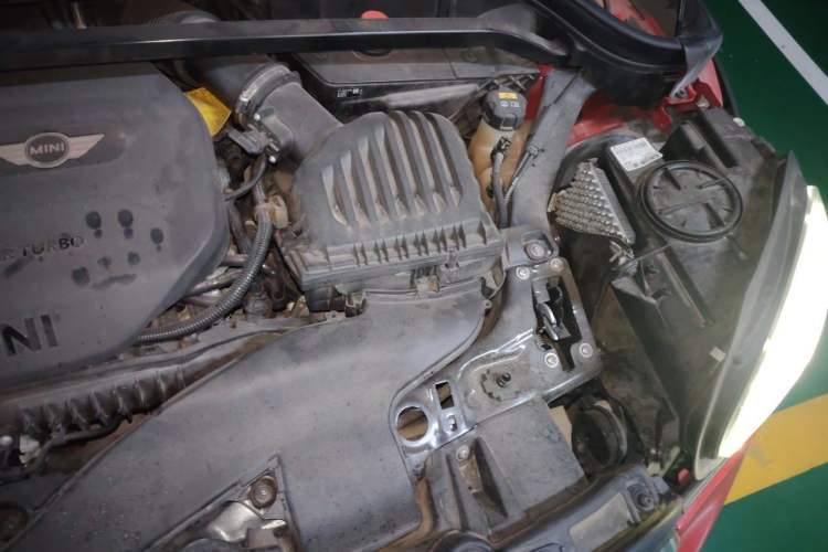 Used MINI Countryman 2018 1.5T COOPER Artist Engine Bay Left