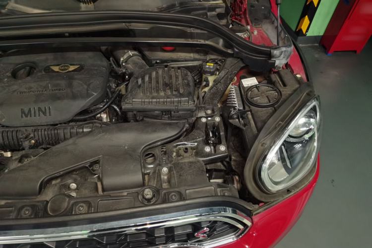 Used MINI Countryman 2018 2.0T COOPER S ALL4 Classic Edition Engine Bay Left