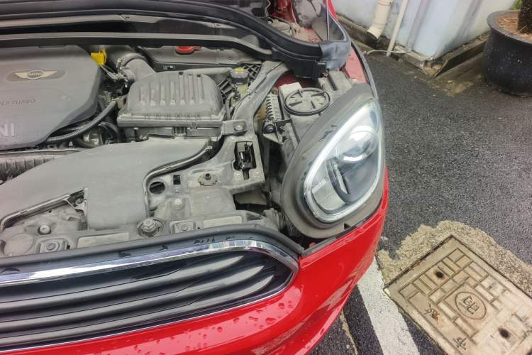 Used MINI Countryman 2018 1.5T COOPER Artist Engine Bay Left