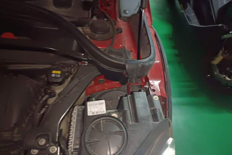 Used MINI Countryman 2018 2.0T COOPER S ALL4 Artist Engine Bay Left