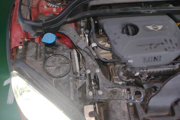 Used MINI Countryman 2018 1.5T COOPER Artist Engine Bay Right