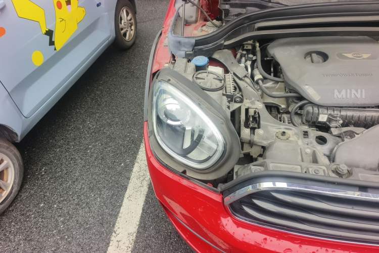 Used MINI Countryman 2018 1.5T COOPER Artist Engine Bay Right