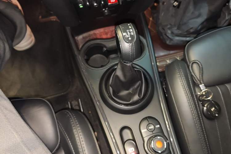 Used MINI Countryman 2018 2.0T COOPER S ALL4 Artist Gear Lever
