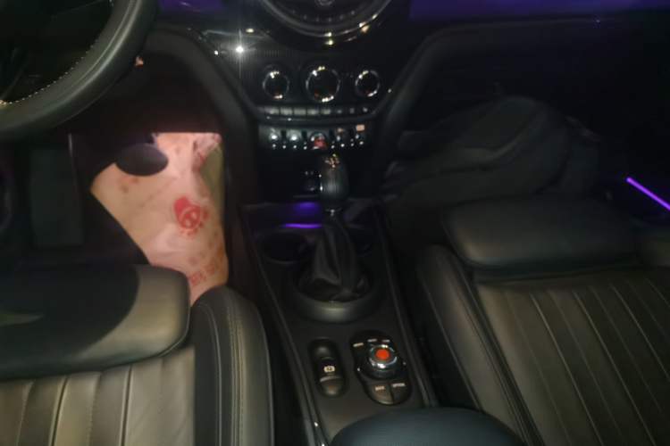 Used MINI Countryman 2018 2.0T COOPER S ALL4 Artist Gear Lever