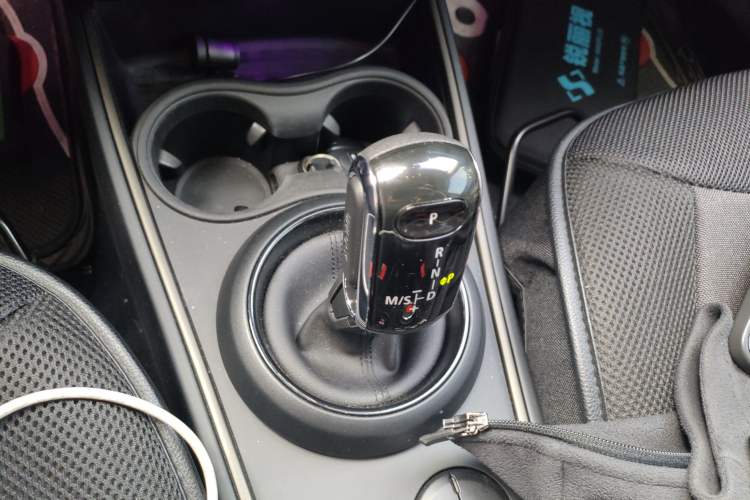 Used MINI Countryman 2018 1.5T COOPER Special Edition Gear Lever