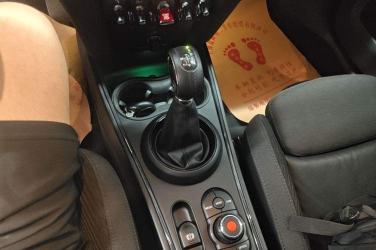 Used MINI Countryman 2018 1.5T COOPER Artist Gear Lever