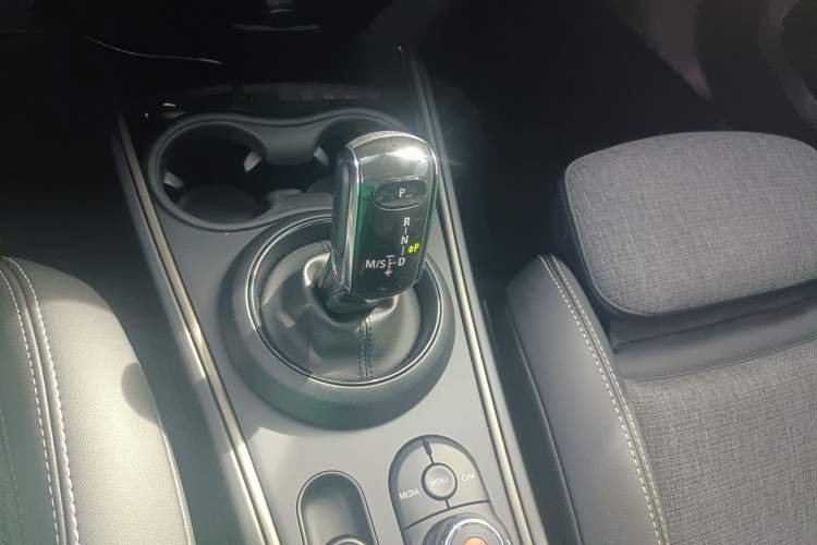 Used MINI Countryman 2018 1.5T COOPER ALL4 Classic Edition Gear Lever