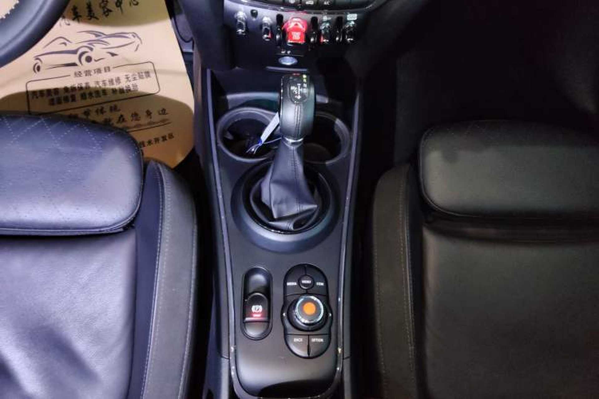 Used MINI Countryman 2018 1.5T COOPER ALL4 Artist Gear Lever
