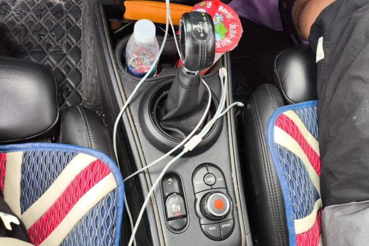 Used MINI Countryman 2018 1.5T COOPER ALL4 Classic Edition Gear Lever