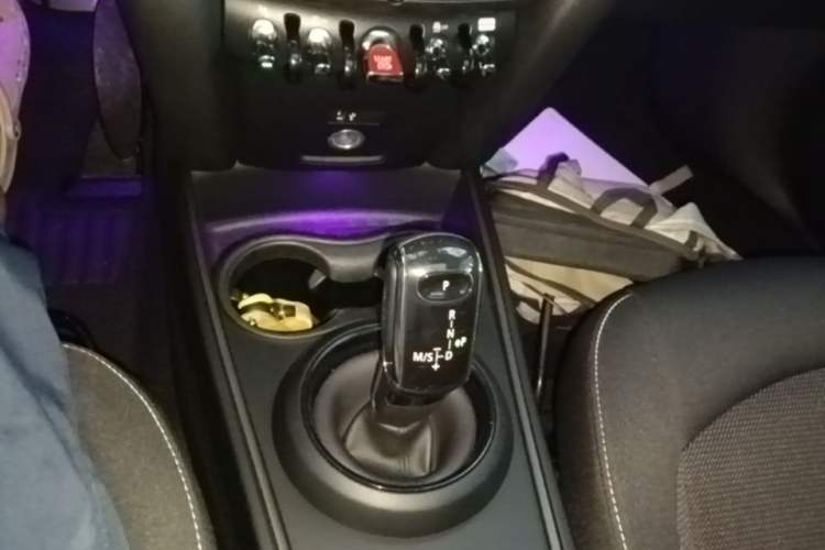 Used MINI Countryman 2018 1.5T COOPER Special Edition Gear Lever