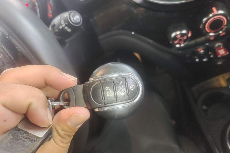 Used MINI Countryman 2018 1.5T COOPER ALL4 Artist Interior 1