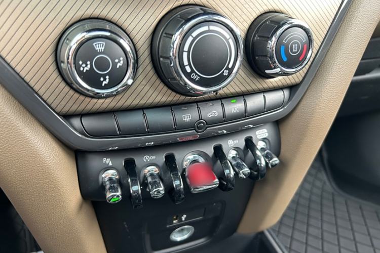 Used MINI Countryman 2018 1.5T COOPER ALL4 Artist Interior 1