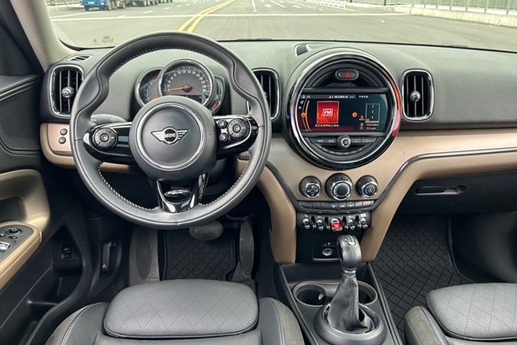 Used MINI Countryman 2018 1.5T COOPER ALL4 Artist Interior 10
