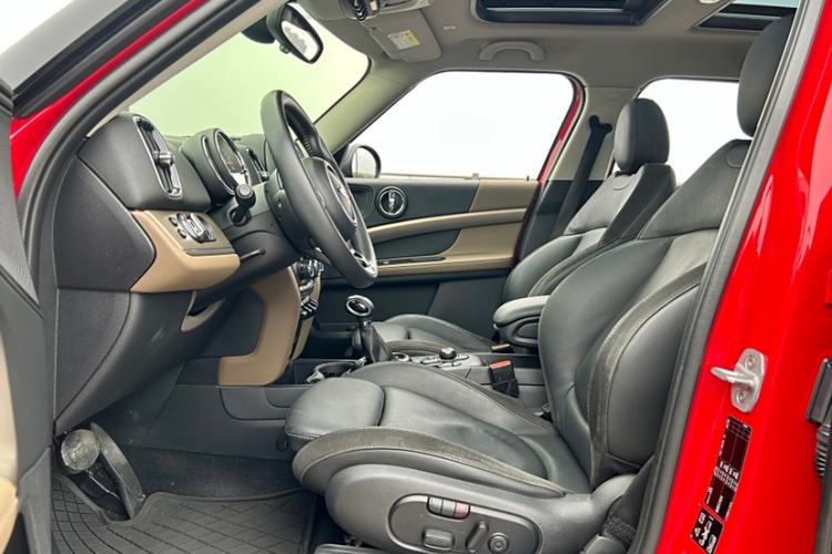 Used MINI Countryman 2018 1.5T COOPER ALL4 Artist Interior 11