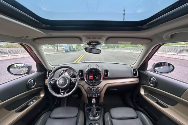 Used MINI Countryman 2018 1.5T COOPER ALL4 Artist Interior 13