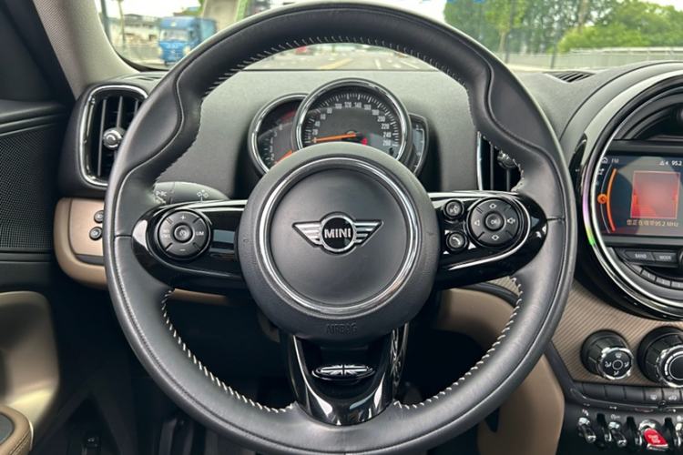 Used MINI Countryman 2018 1.5T COOPER ALL4 Artist Interior 14