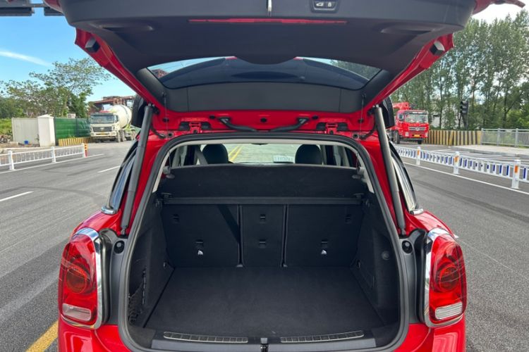 Used MINI Countryman 2018 1.5T COOPER ALL4 Artist Interior 5
