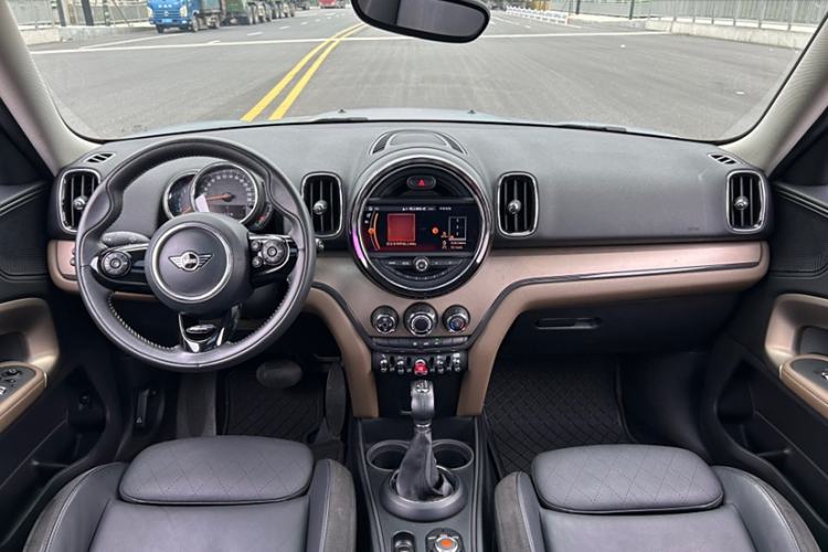 Used MINI Countryman 2018 1.5T COOPER ALL4 Artist Interior 6