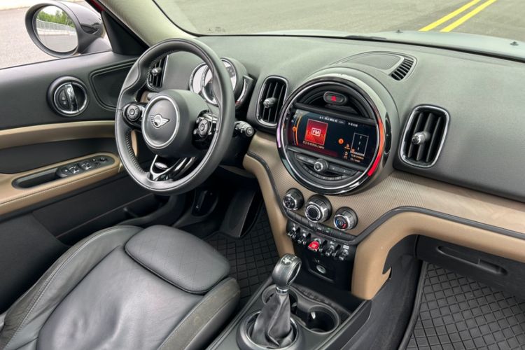 Used MINI Countryman 2018 1.5T COOPER ALL4 Artist Interior 8