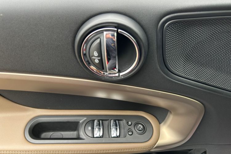 Used MINI Countryman 2018 1.5T COOPER ALL4 Artist Interior 9