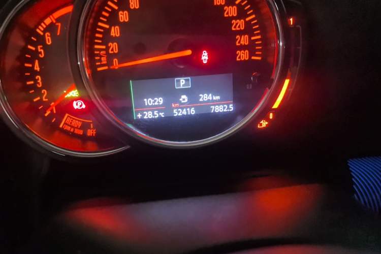 Used MINI Countryman 2018 2.0T COOPER S ALL4 Artist Odometer Close Up