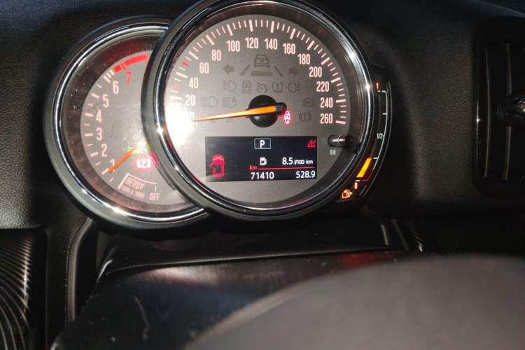 Used MINI Countryman 2018 1.5T COOPER Artist Odometer Close Up
