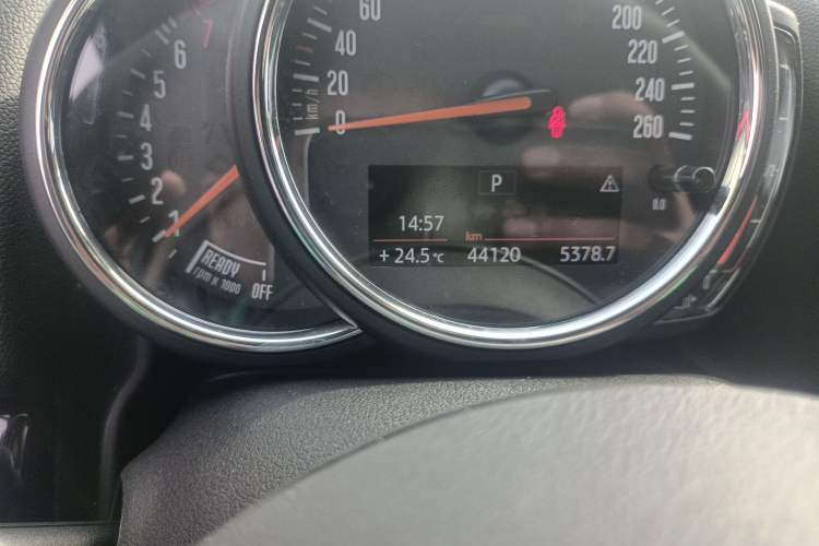 Used MINI Countryman 2018 1.5T COOPER ALL4 Classic Edition Odometer Close Up